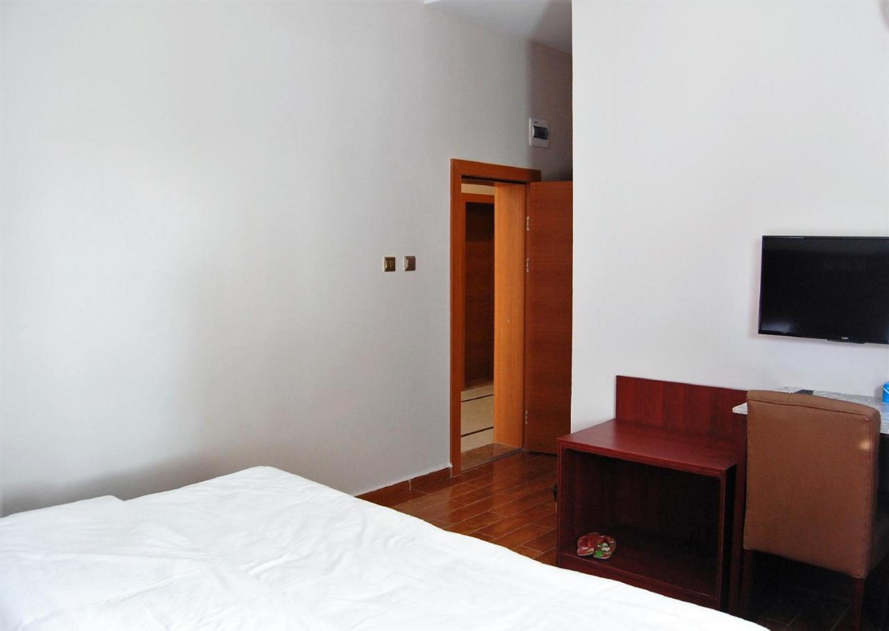 R & K Guest Palace Hotel Kano Esterno foto