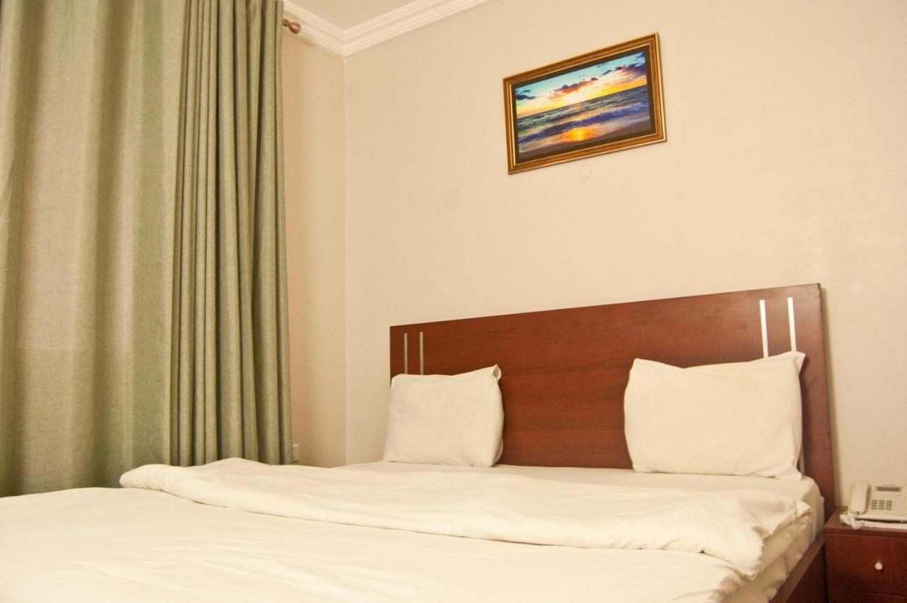R & K Guest Palace Hotel Kano Esterno foto